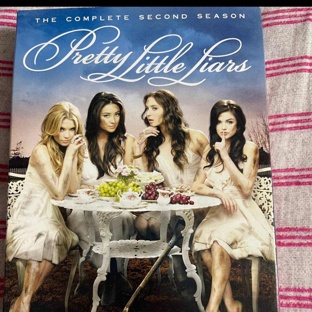 Pretty Little Liars Season 2 DVD
